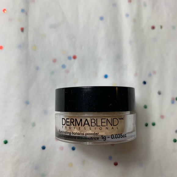 Lise Watier Eyeshadow and Dermablend illuminating banana powder - Picture 5 of 5